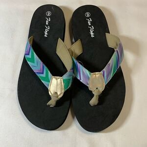Fun Flops Size 9. Multicolor blue, lilac and green NWOT